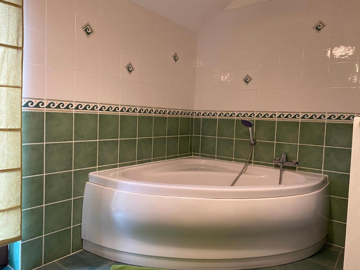 רושהוט Suzanne'S Cottage מראה חיצוני תמונה